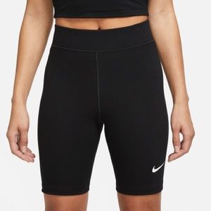 Nike Sportswear Essential  Biker Shorts Sz S